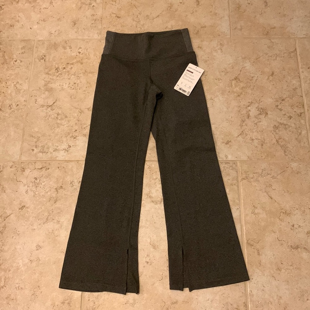 NWT Athleta Barre kickflare pant. Size XS